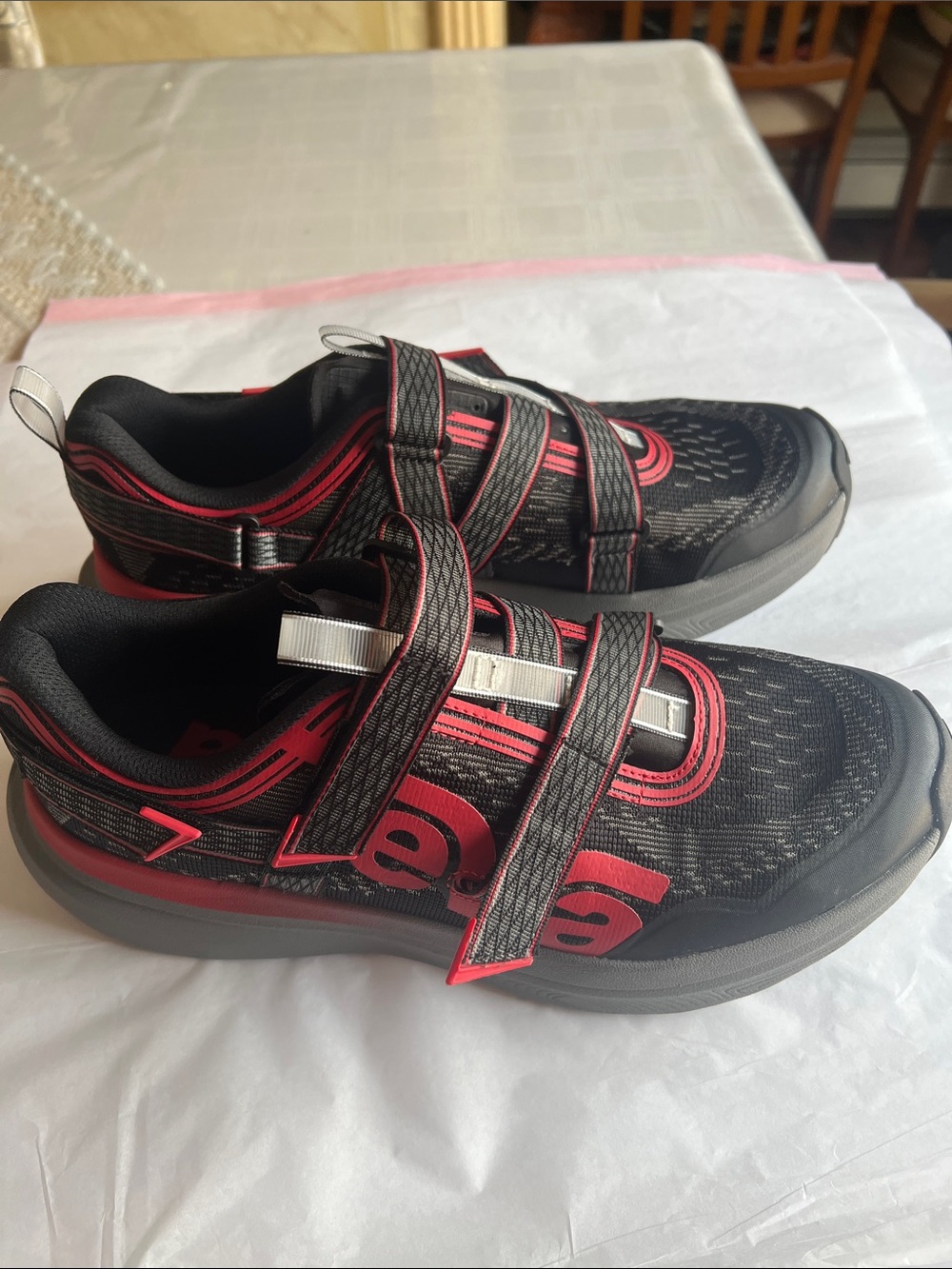 Teva mens sneakers NWOT